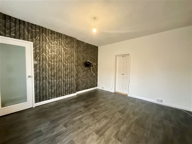Property photo 3 of 15 Lounge