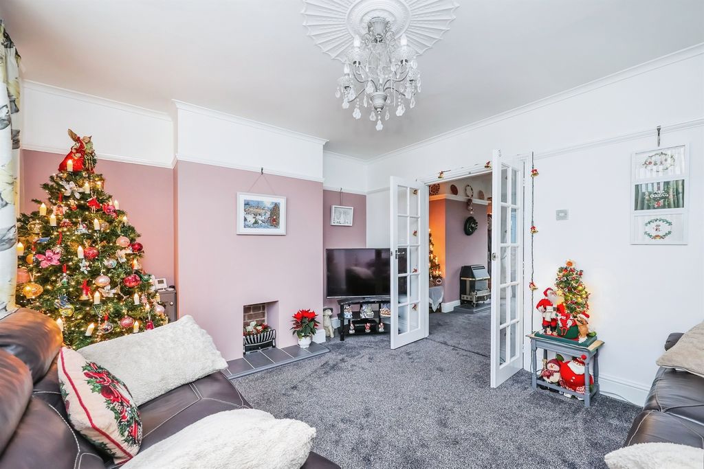 Property photo 2 of 17