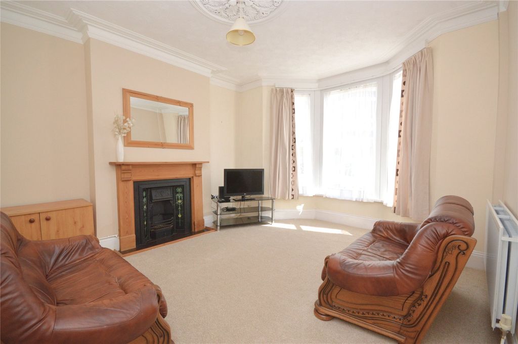 Property photo 2 of 18 Living Room