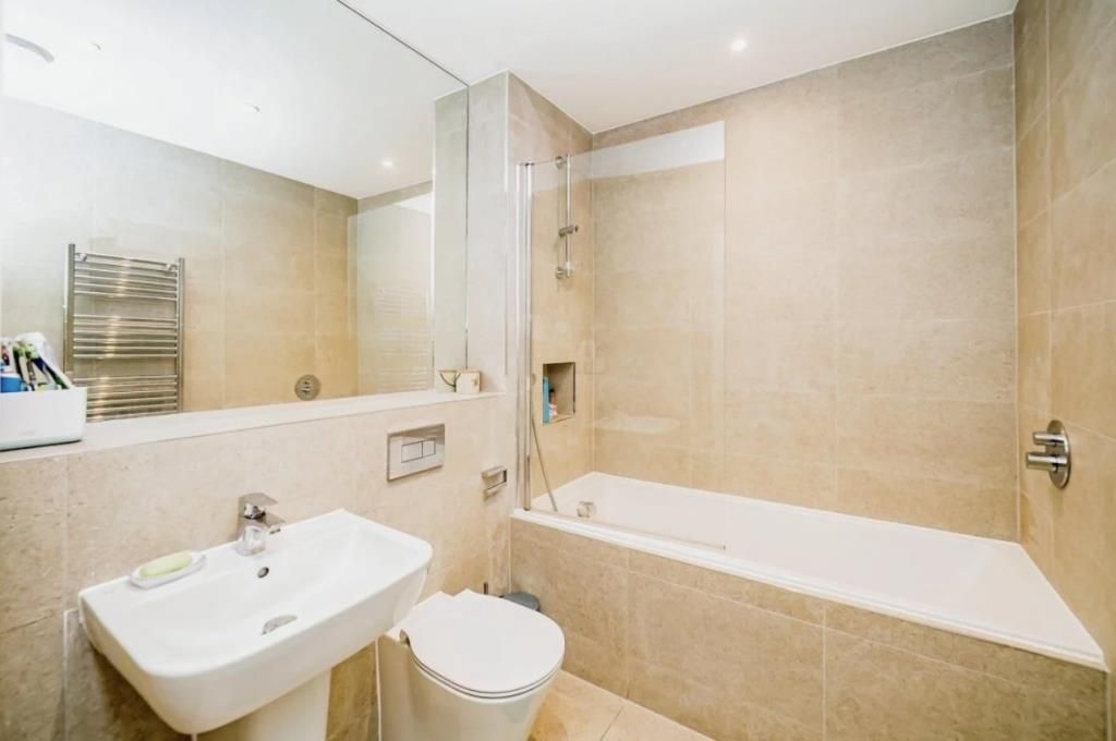 Property photo 3 of 13 Bathroom