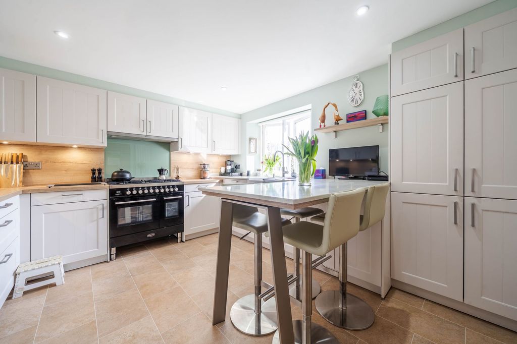 Property photo 3 of 25