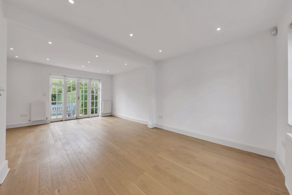 Property photo 2 of 13 Picture No. 04