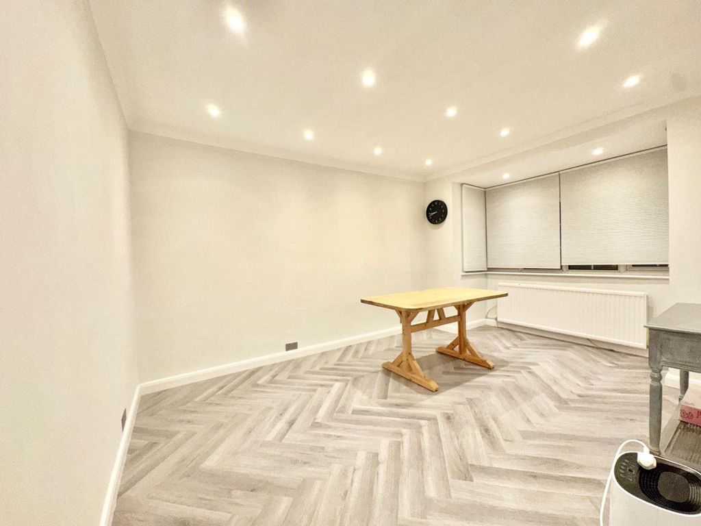 Property photo 2 of 5 Gallery