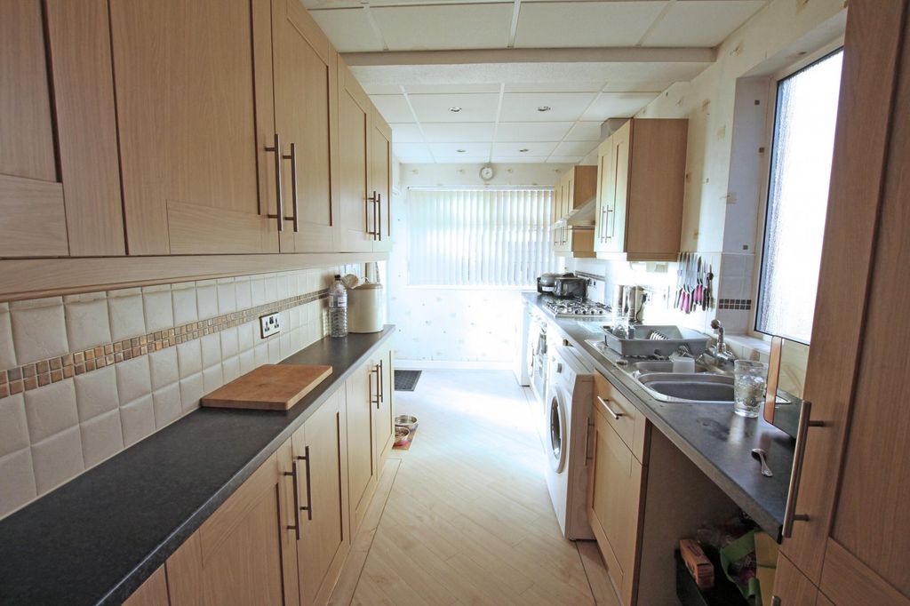 Property photo 3 of 10 Kitchen