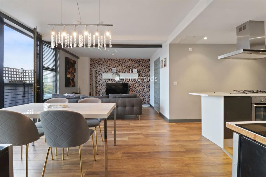 Property photo 1 of 15 09-8E2578763 - Am - 46 Hallings Wharf Studios, Cha