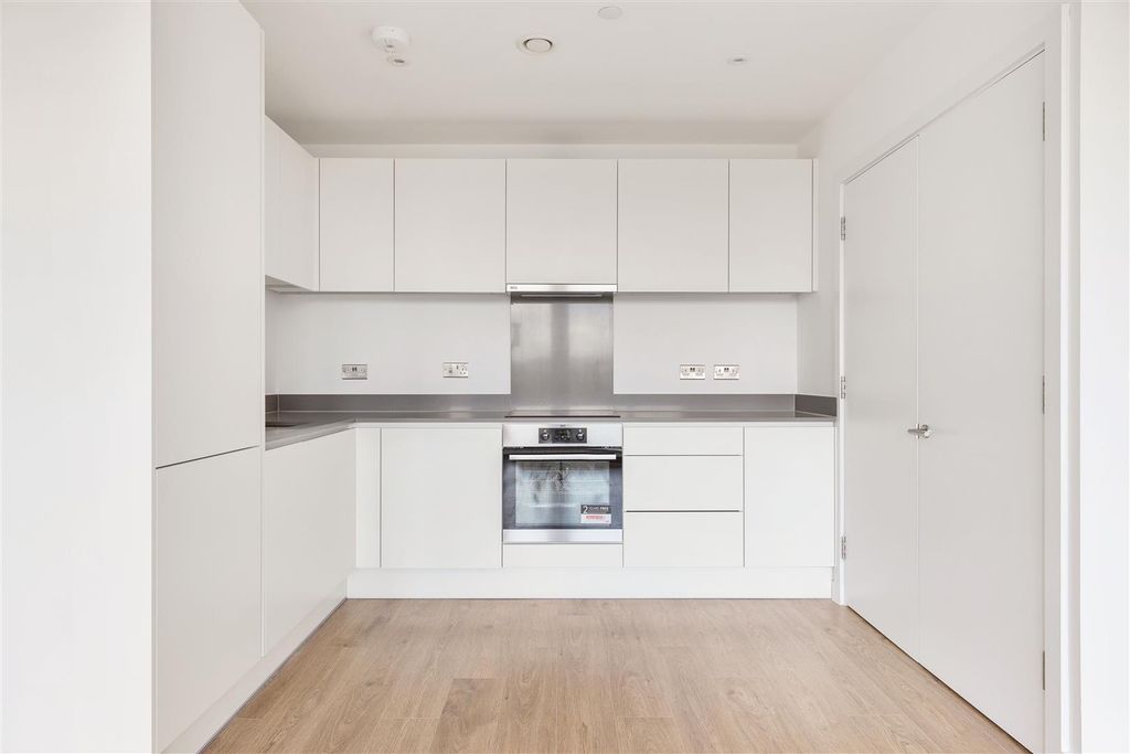 Property photo 3 of 23