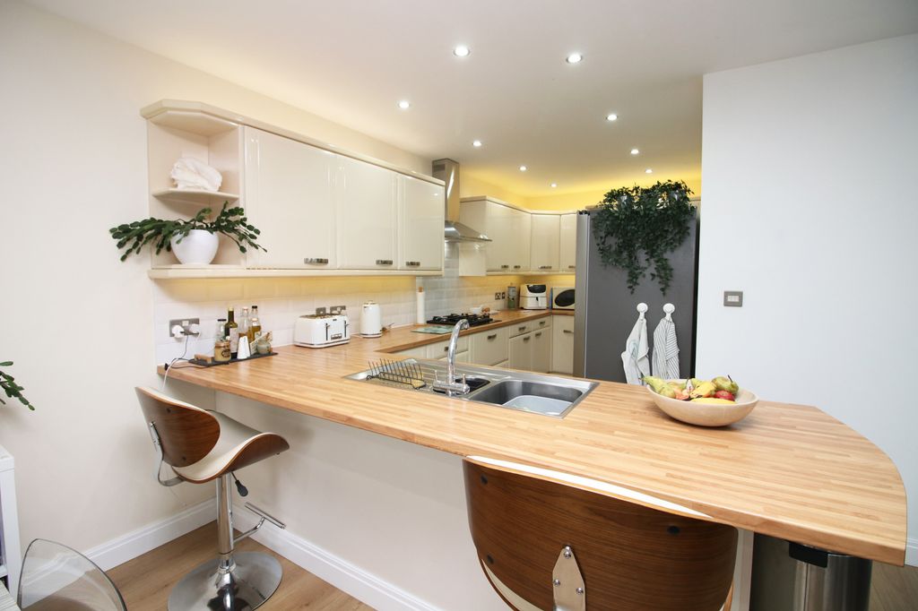 Property photo 2 of 29