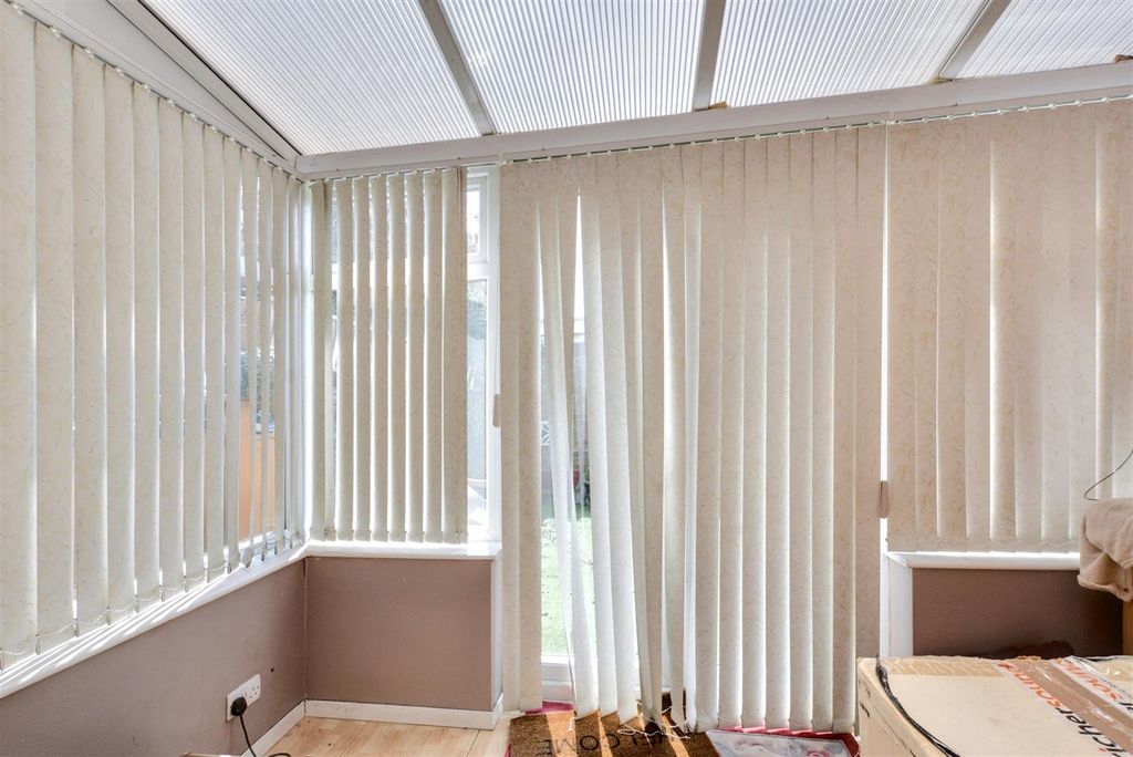 Property photo 3 of 14 Conservatory.Jpeg