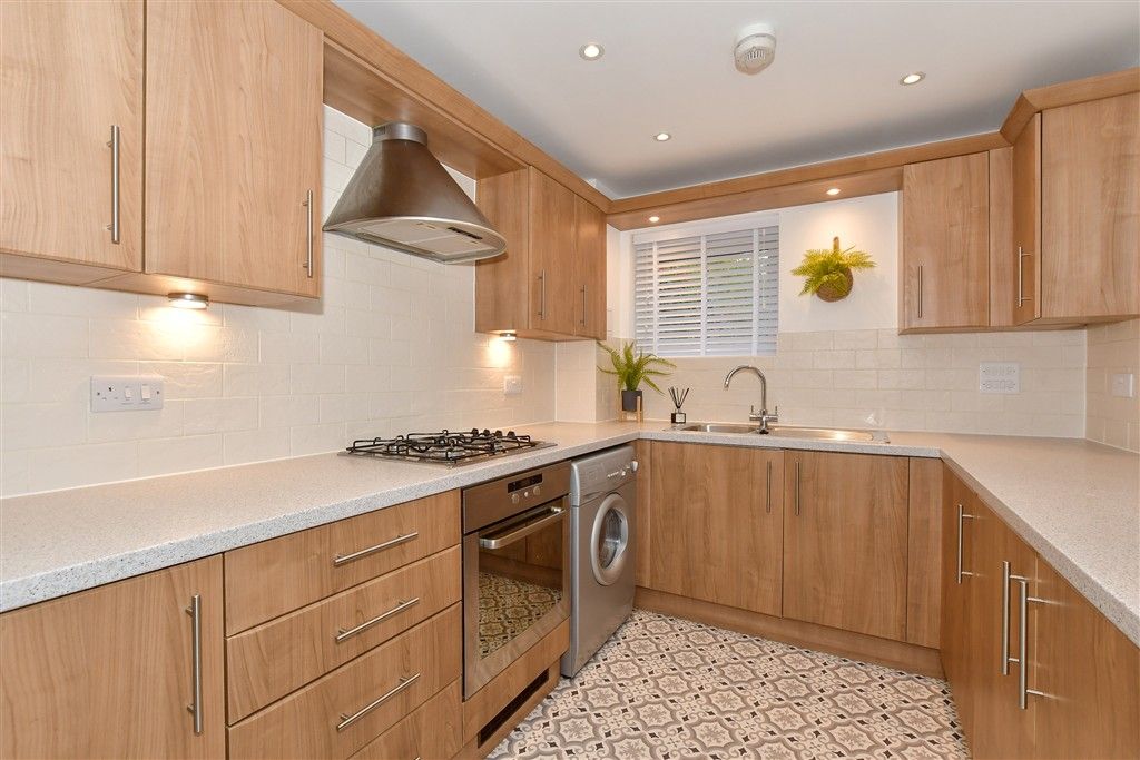 Property photo 3 of 12 Kitchen