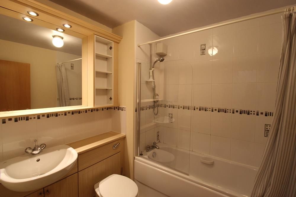Property photo 3 of 7 Bathroom