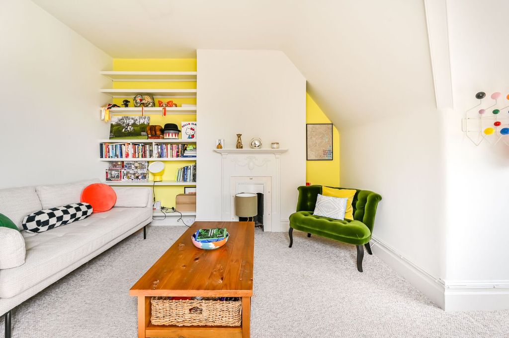 Property photo 3 of 12