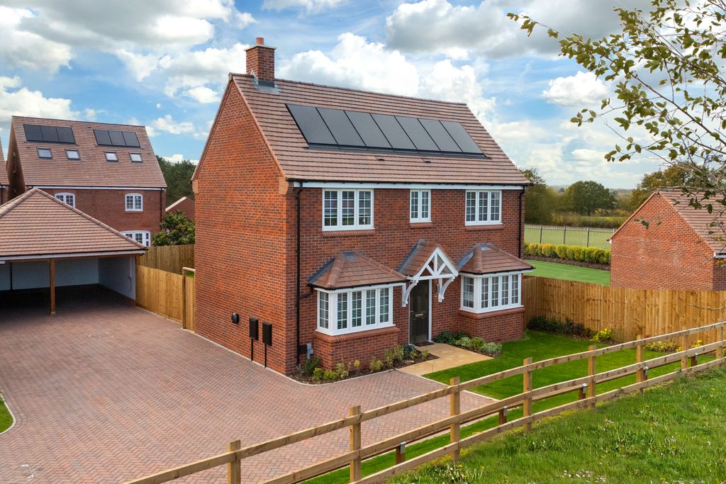 Property photo 1 of 13 Street Scene