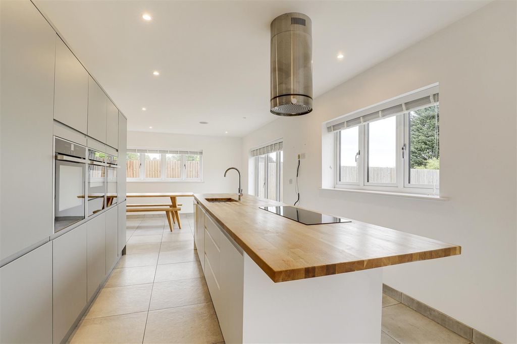 Property photo 3 of 30 9272.Jpg
