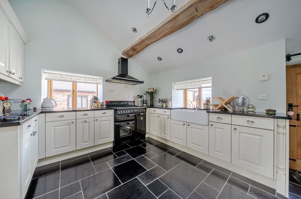 Property photo 2 of 30 -69A862De64Aa2-l-1416720-15-69A71c41A6847