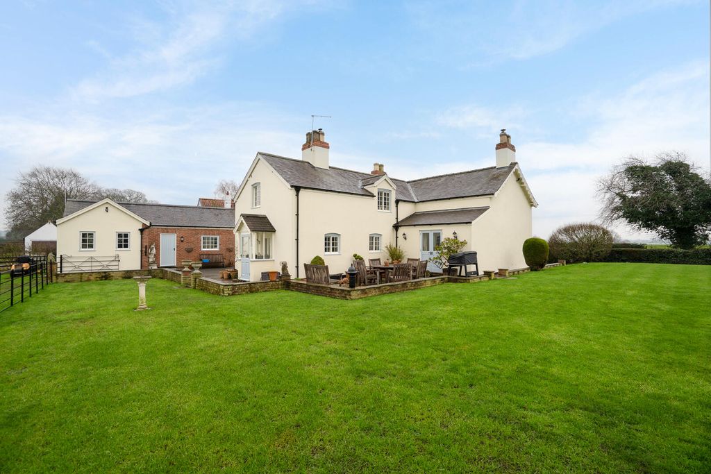 Property photo 2 of 25 Rear Garden