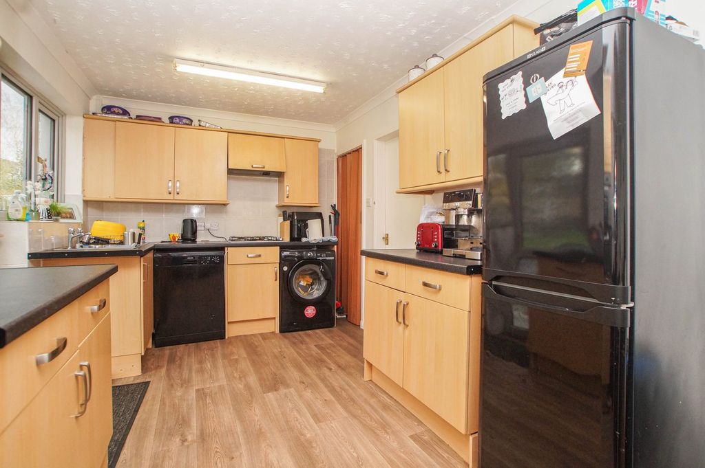 Property photo 3 of 8 Dining Kitchen