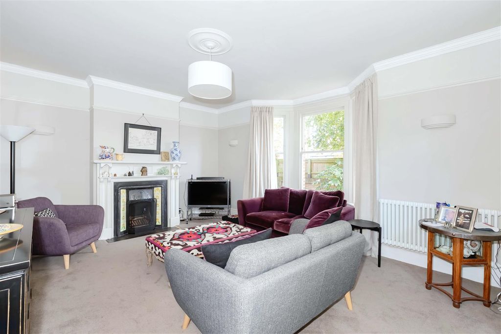Property photo 3 of 21 Northfield Rd_2.Jpg