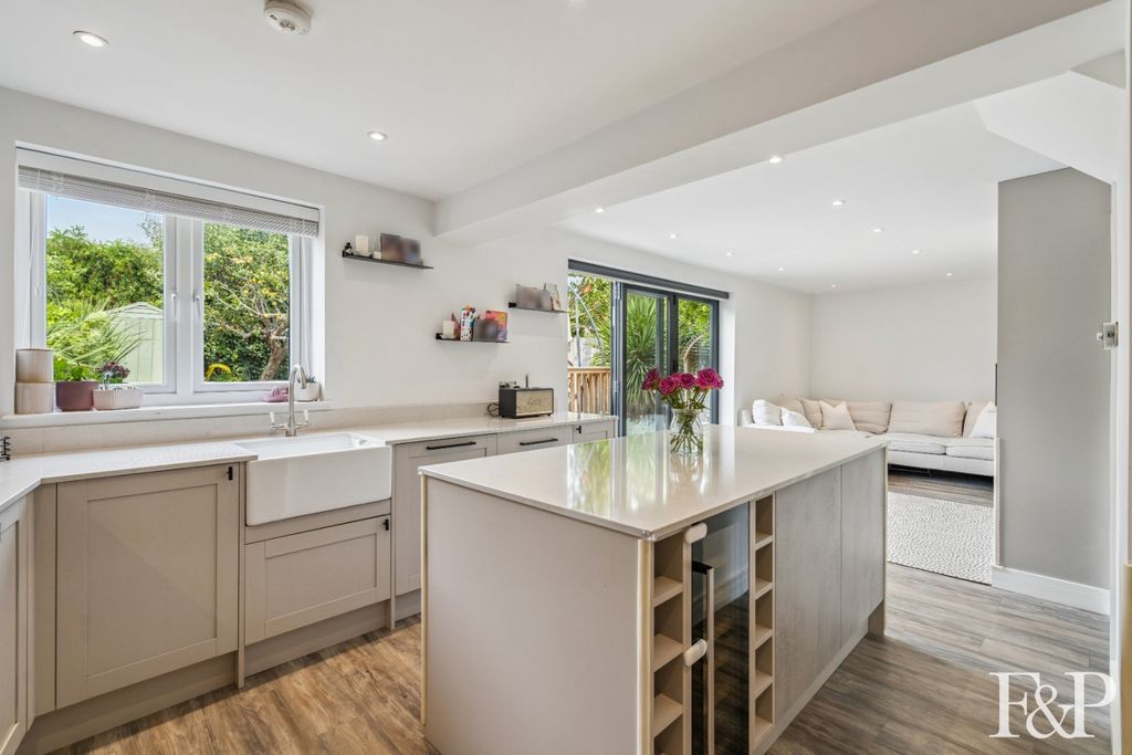 Property photo 2 of 21 4370305