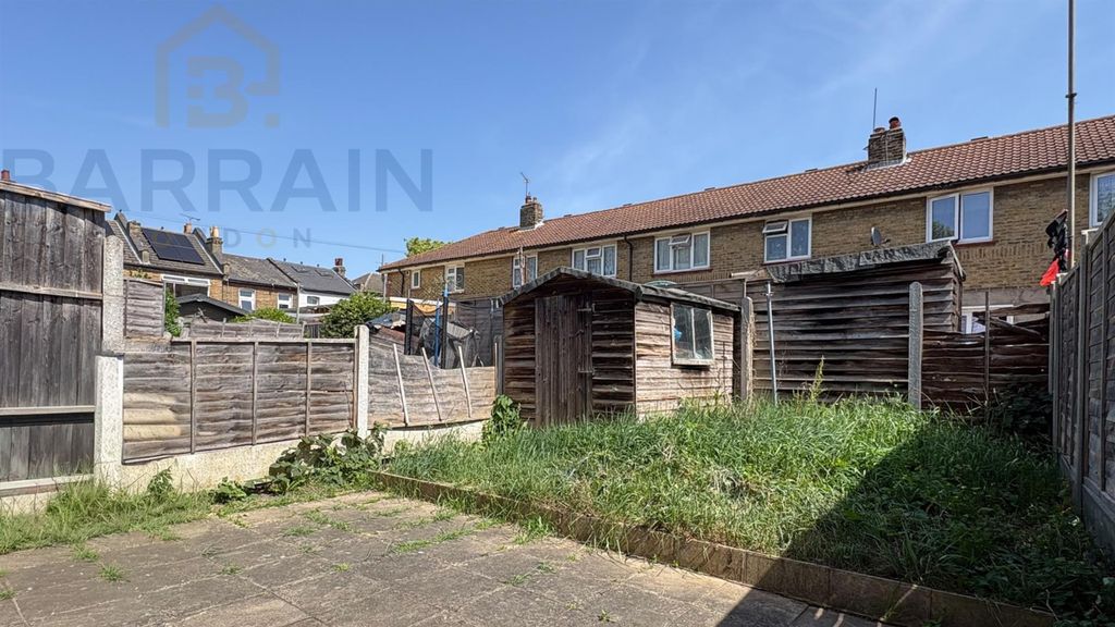 Property photo 2 of 8 Parsons Rd, E13 For Sale By Barrain London Estate Agency