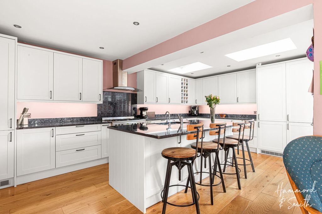 Property photo 3 of 24