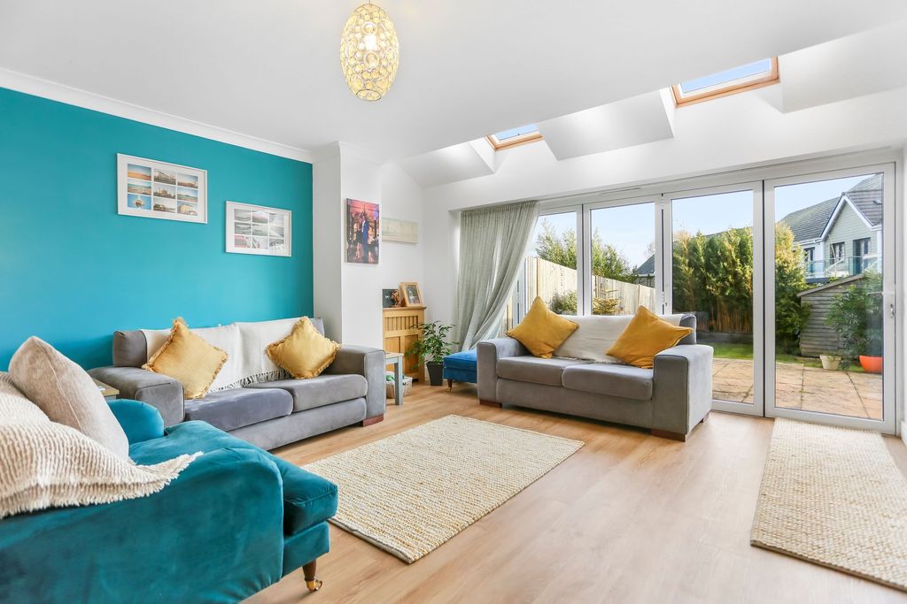 Property photo 2 of 27