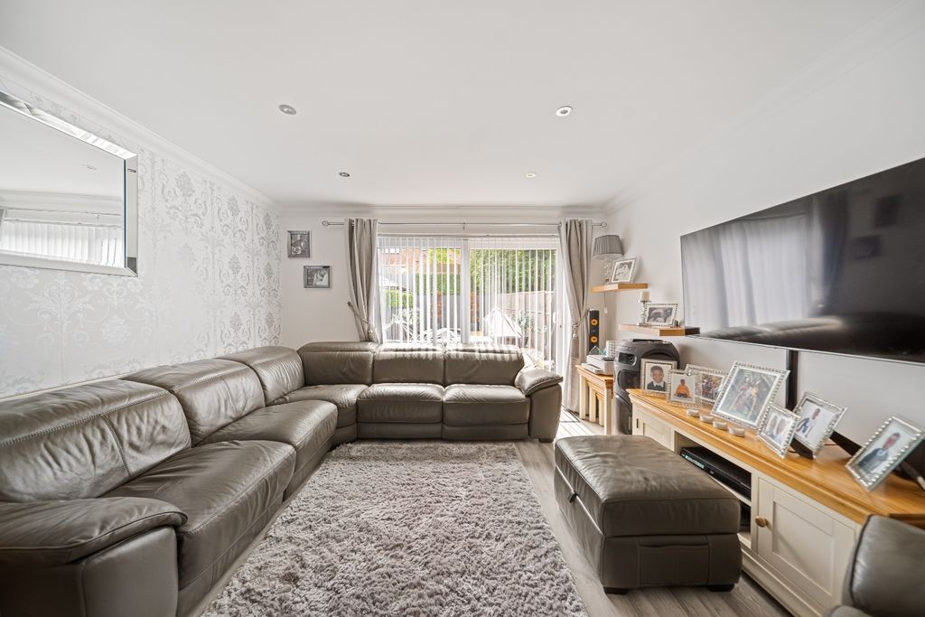 Property photo 2 of 19 4610822