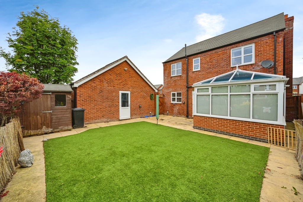 Property photo 1 of 17 Garden