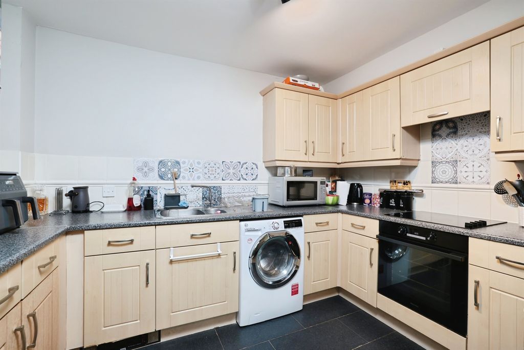 Property photo 2 of 12