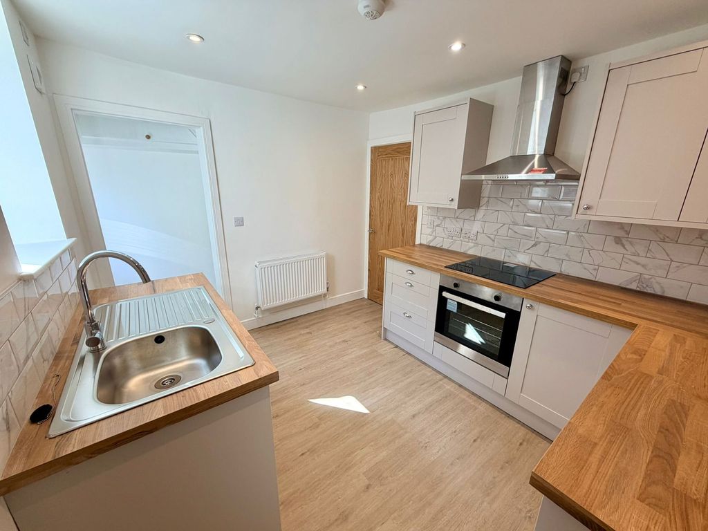 Property photo 1 of 17 Kitchen