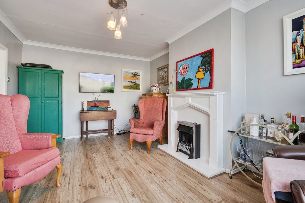 Property photo 2 of 17 Photo