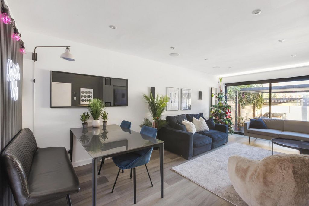 Property photo 3 of 26