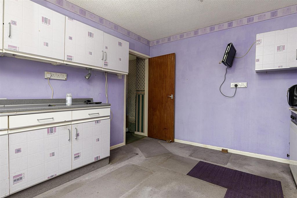 Property photo 3 of 27