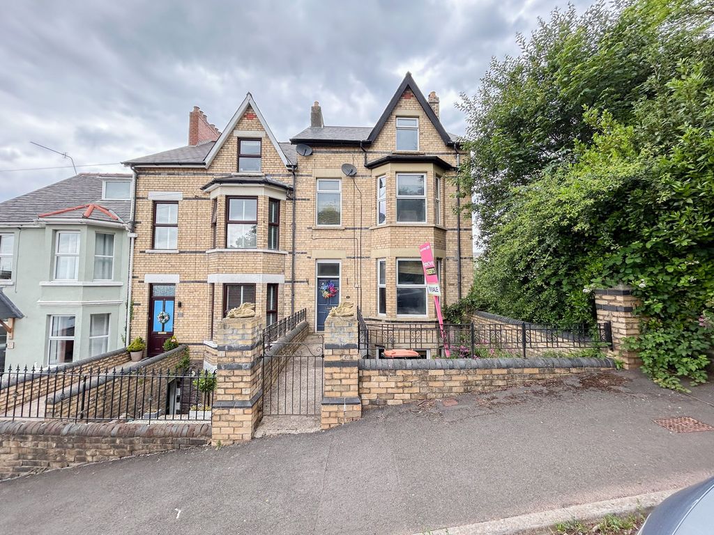 Property photo 1 of 43