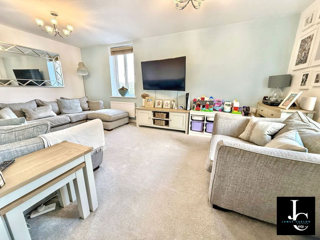 Property photo 2 of 18