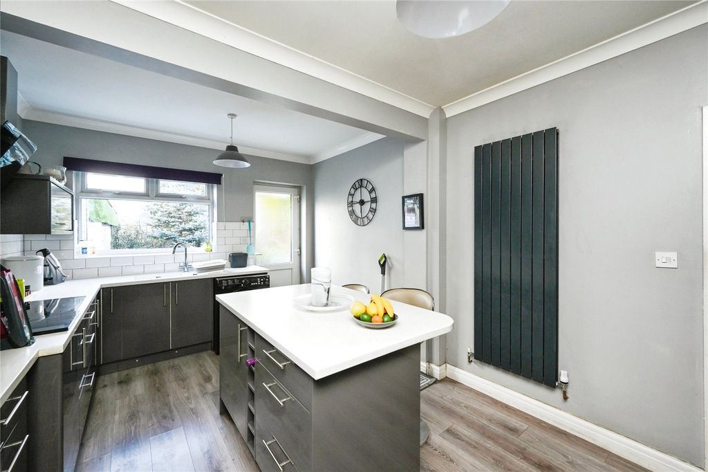 Property photo 2 of 17 Kitchen
