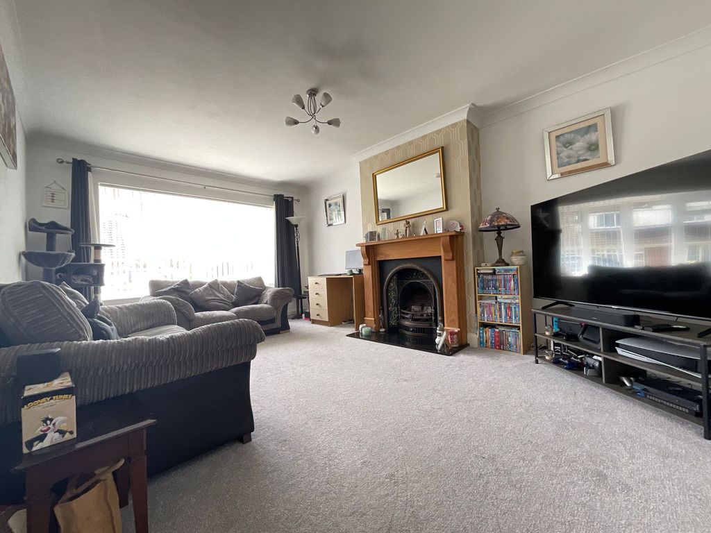 Property photo 2 of 21
