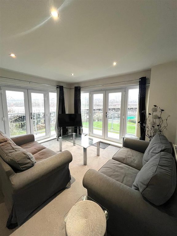 Property photo 1 of 15 Livingroom.Jpg