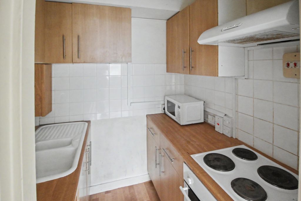 Property photo 3 of 16 144 Marine Court, St. Leonards-On-Sea, East Sussex Tn38 0Dz