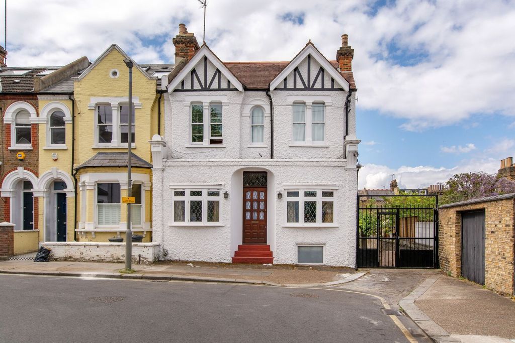 Property photo 1 of 11