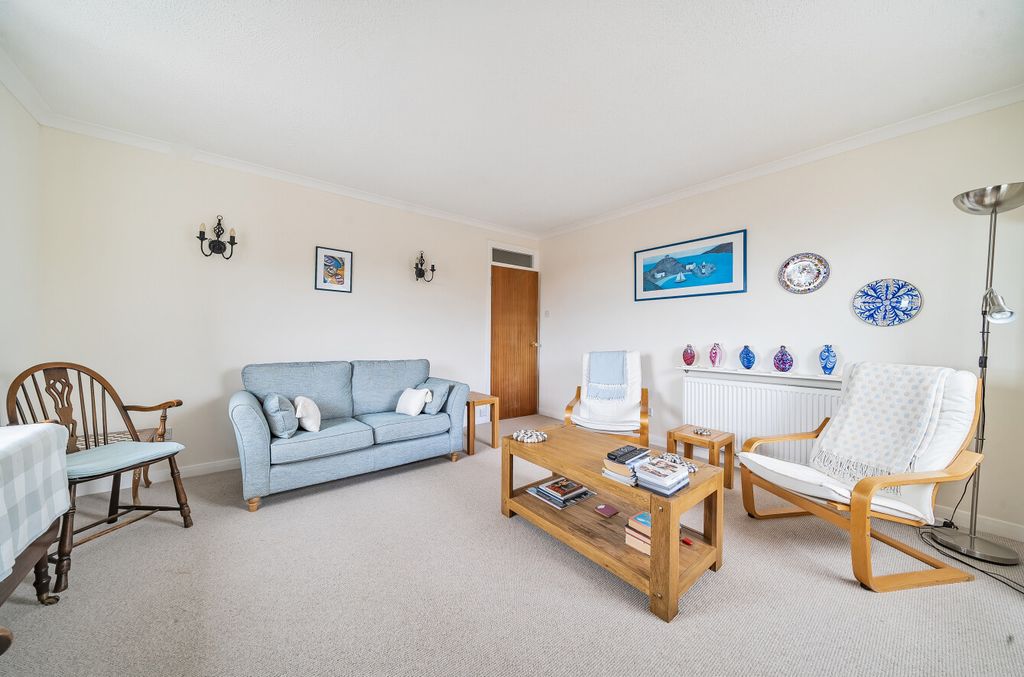 Property photo 3 of 17 Sitting Room