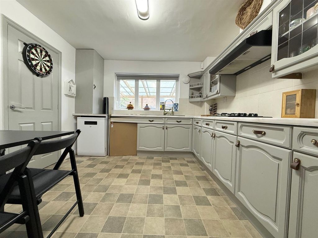 Property photo 3 of 26 Kitchen/Breakfast Room