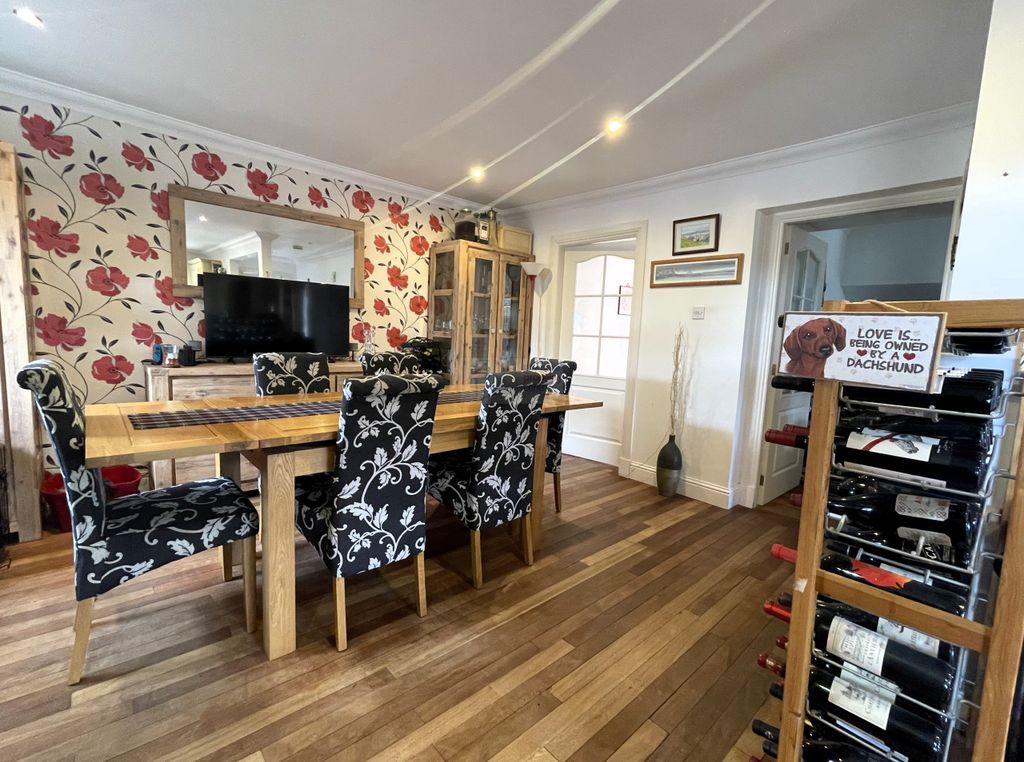 Property photo 3 of 19 Kitchen B.Jpg