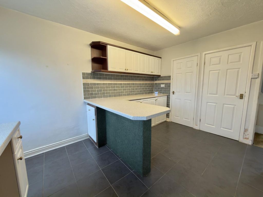 Property photo 3 of 14 Kitchen