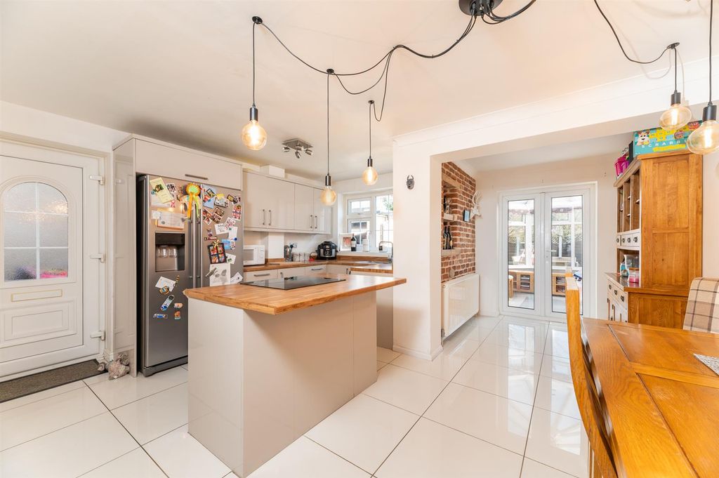 Property photo 3 of 22 Dining Kitchen