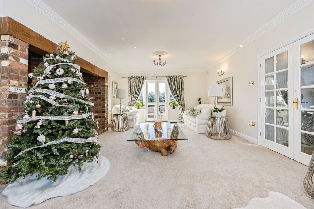 Property photo 3 of 27