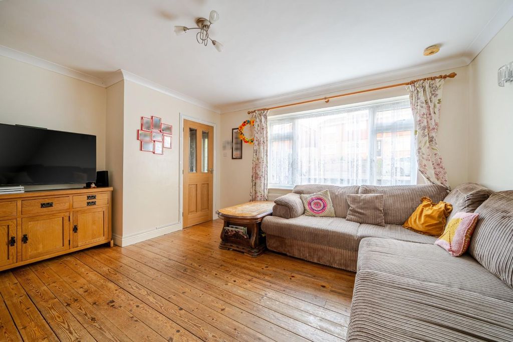 Property photo 3 of 15 1399977-15-696E1056A3437.Jpg