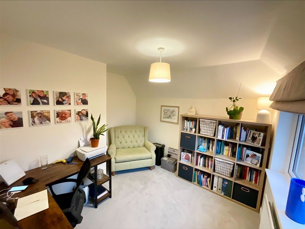 Property photo 3 of 11 Study/Bedroom 4