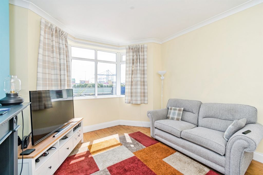 Property photo 3 of 19