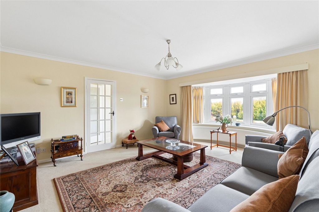 Property photo 2 of 31 Sitting Room