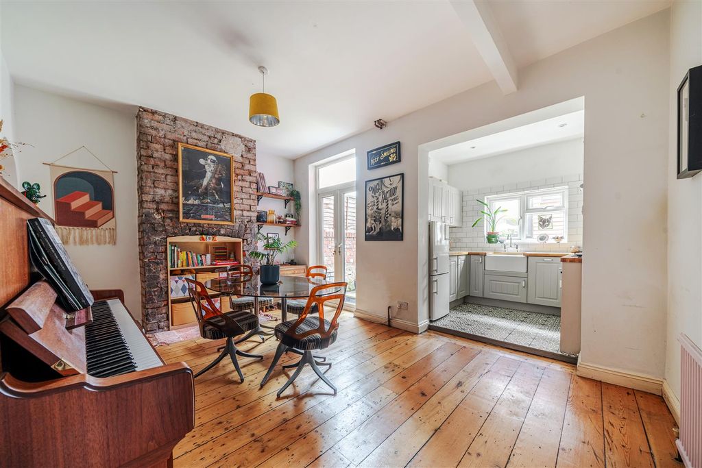 Property photo 2 of 21 Kitchen / Dining Area